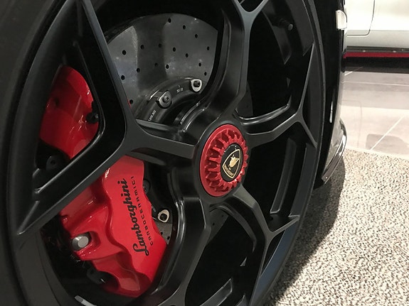 Lamborghini Huracan 7 of 16
