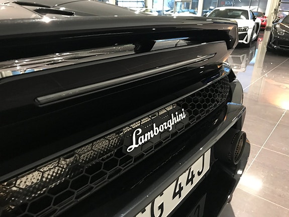 Lamborghini Huracan 9 of 16