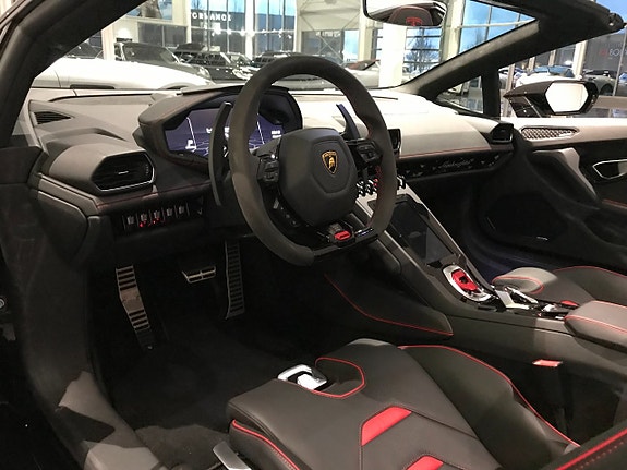 Lamborghini Huracan 11 of 16