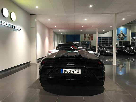 Lamborghini Huracan 8 of 16