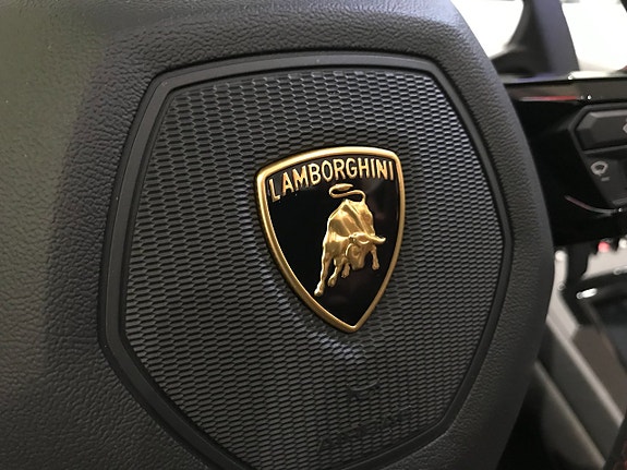 Lamborghini Huracan 13 of 16