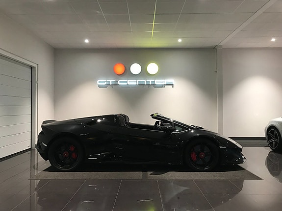 Lamborghini Huracan 3 of 5