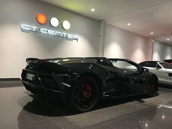Lamborghini Huracan 10 of 16