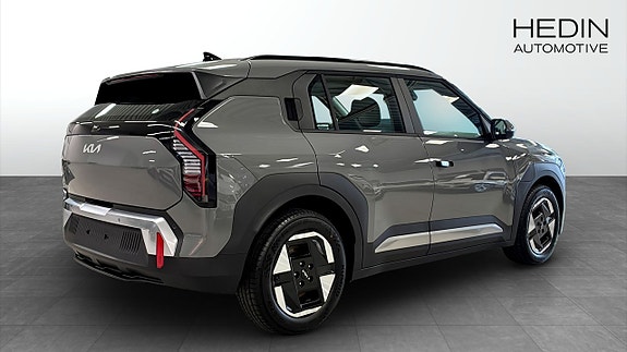 Kia EV3 2 of 13