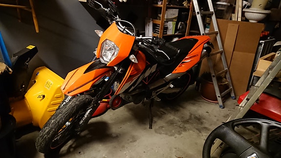 KTM 690 smc 3 of 4