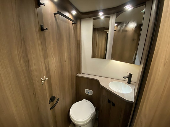 Kabe Travel Master Royal 810 LGB 12 of 16