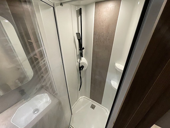 Kabe Imperial 630 TDL E2 KS /AC/Läder/Långbäddar/Badrum bak 19 of 30
