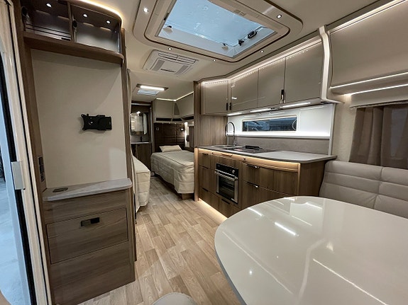 Kabe Imperial 630 TDL E2 KS /AC/Läder/Långbäddar/Badrum bak 10 of 30