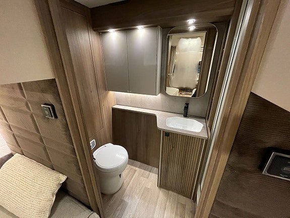 Kabe Imperial 630 TDL E2 KS /AC/Läder/Långbäddar/Badrum bak 17 of 30