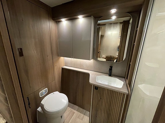 Kabe Imperial 630 TDL E2 KS /AC/Läder/Långbäddar/Badrum bak 18 of 30