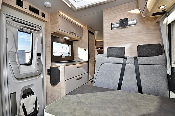Knaus 650 MEG Van TI Plus Platinum Selection Långbäddar 7 of 27