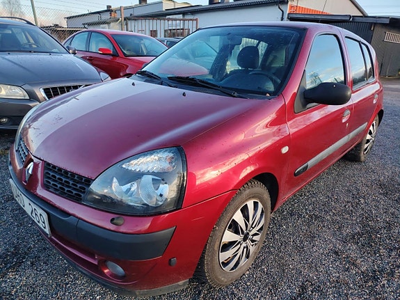 Renault Clio 9 of 11