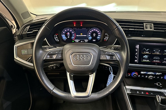 Audi Q3 15 of 28