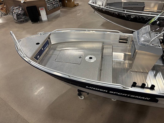 Linder 445 Catch & Suzuki 30 & Garmin 92SV 3 of 12