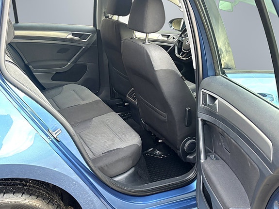 Volkswagen Golf VII 10 of 15