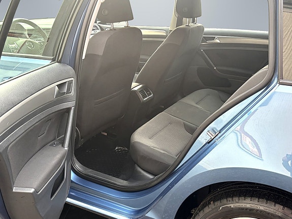 Volkswagen Golf VII 11 of 15