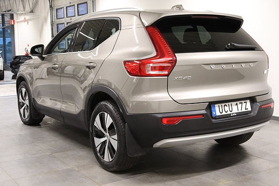 Volvo XC40 4 of 5