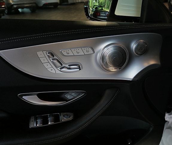 Mercedes-Benz E400 16 of 24