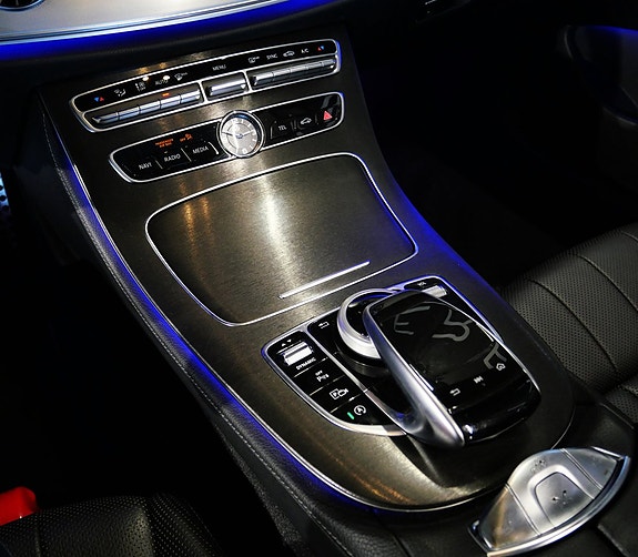 Mercedes-Benz E400 17 of 24
