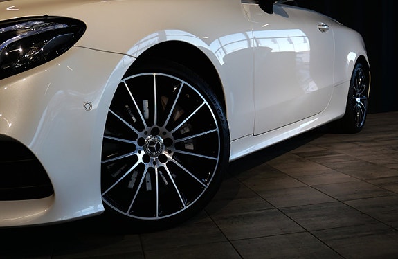 Mercedes-Benz E400 7 of 24