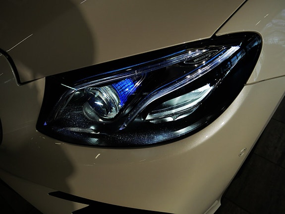 Mercedes-Benz E400 22 of 24
