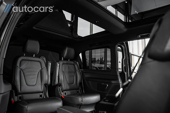Mercedes-Benz V220 25 of 30