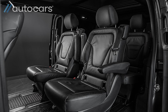Mercedes-Benz V220 22 of 30