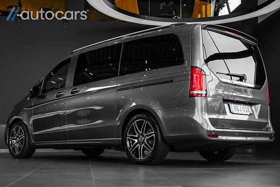 Mercedes-Benz V220 5 of 5