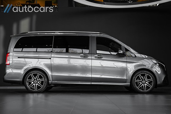 Mercedes-Benz V220 2 of 5