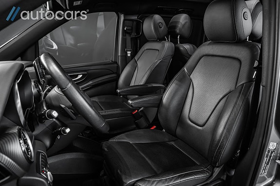 Mercedes-Benz V220 27 of 30