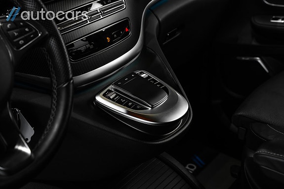 Mercedes-Benz V220 16 of 30
