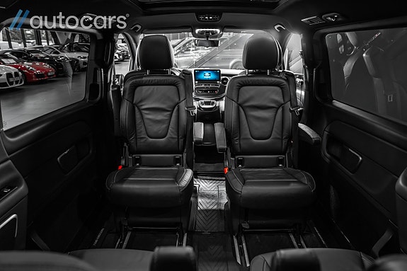 Mercedes-Benz V220 23 of 30