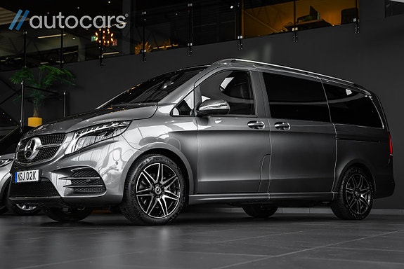 Mercedes-Benz V220 3 of 5
