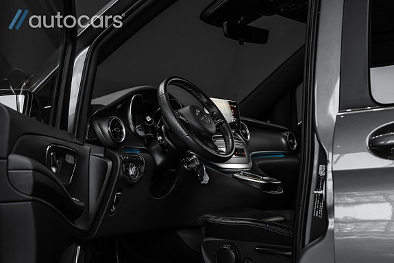 Mercedes-Benz V220 13 of 30