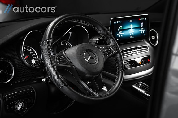 Mercedes-Benz V220 14 of 30