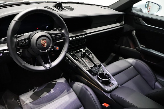 Porsche 911 Carrera S 5 of 5