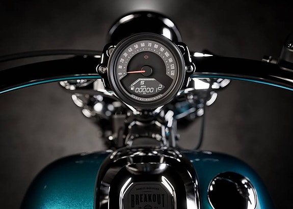 Harley-Davidson Breakout 117 7 of 10