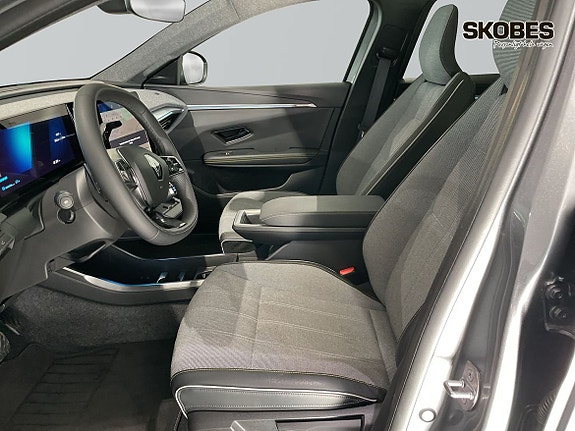 Renault Scenic E-Tech 7 of 17