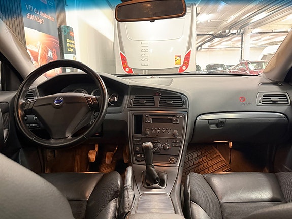 Volvo V70 11 of 24
