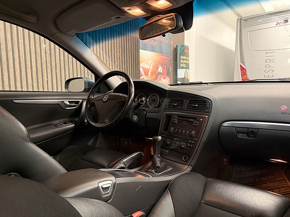 Volvo V70 10 of 24