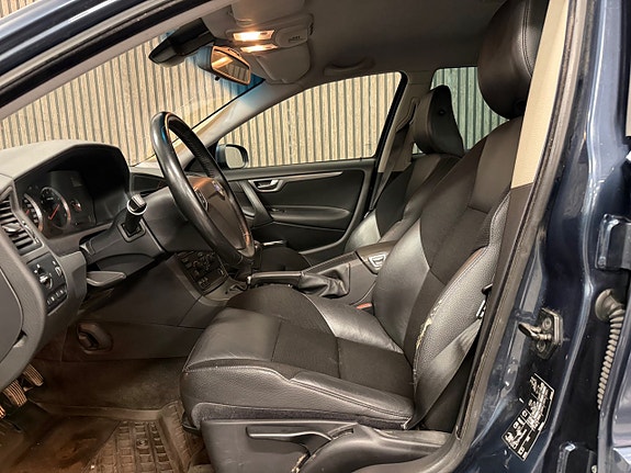 Volvo V70 18 of 24