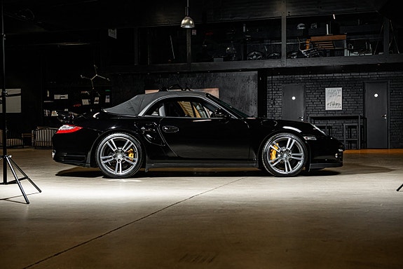 Porsche 911 8 of 30