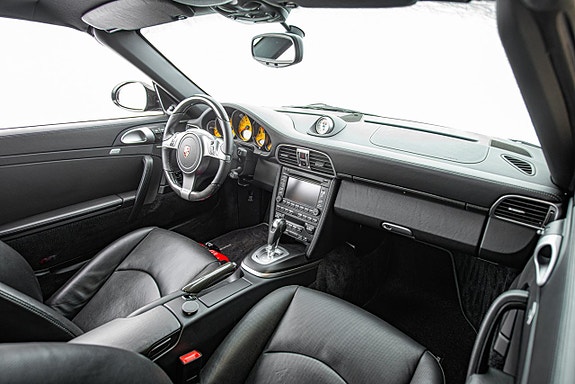 Porsche 911 16 of 30