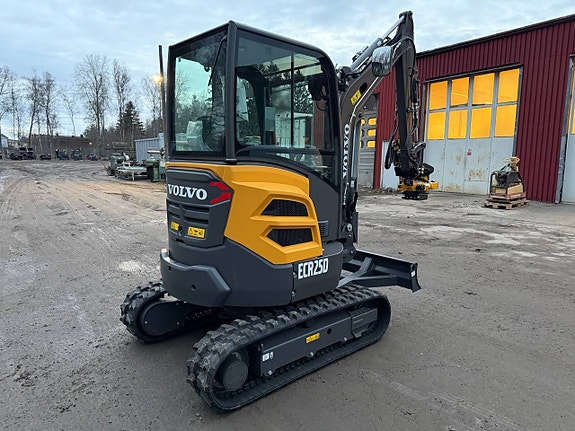 Ny Minigrävare Volvo ECR25D engcon ec204 rotortilt skopor 3 of 7