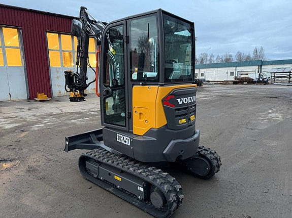 Ny Minigrävare Volvo ECR25D engcon ec204 rotortilt skopor 4 of 7