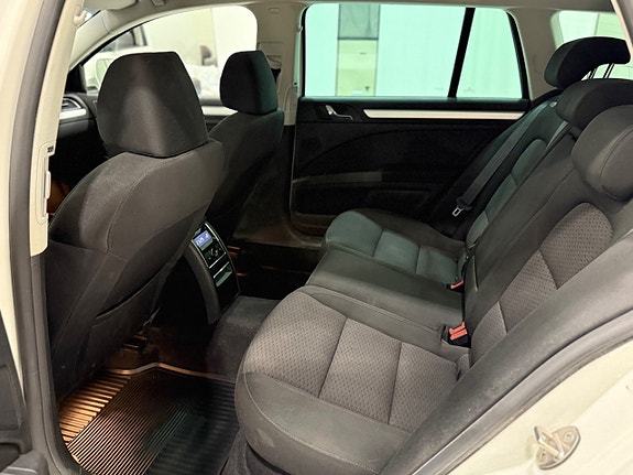 Skoda Superb 10 of 16
