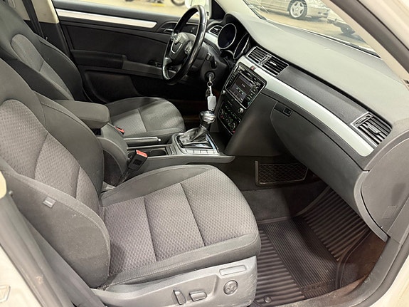 Skoda Superb 11 of 16