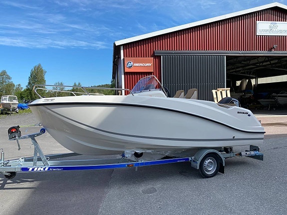 Quicksilver 555 Open visningsex med Mariner 115hk fyrtakt