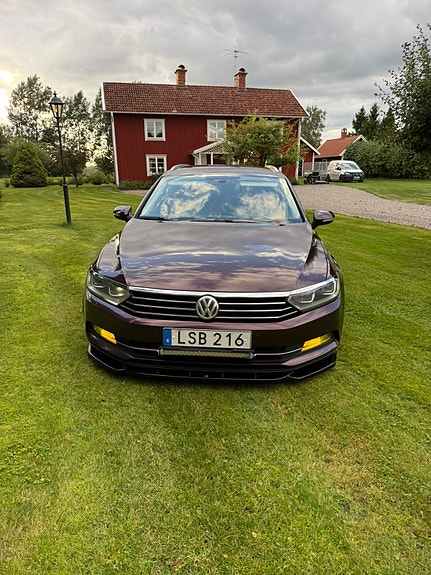 Volkswagen Passat 2 of 5