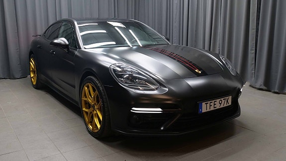 Porsche Panamera Turbo 4 of 5